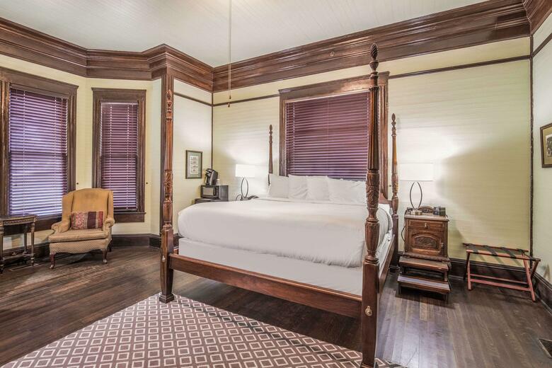 Bed & Breakfast Coombs Inn And Suites