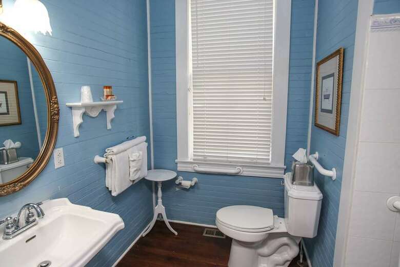 Bed & Breakfast Coombs Inn And Suites
