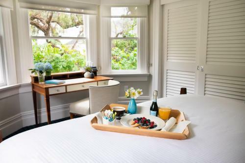 Casa Madrona Hotel And Spa