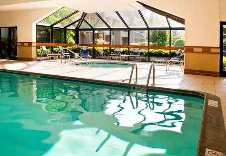 Hotel Courtyard Lincroft Red Bank