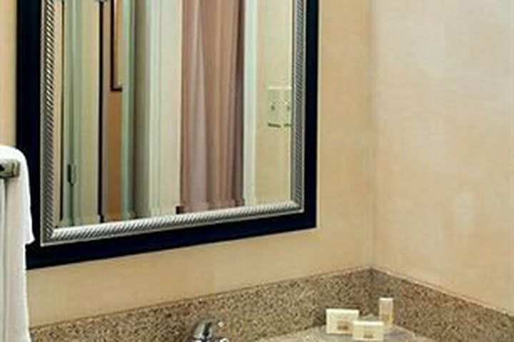 Hotel Courtyard Lincroft Red Bank