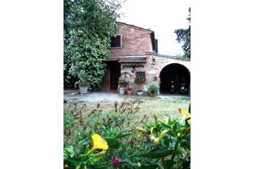 Le Casine-perignano-spinelli Apartment Sleeps 9