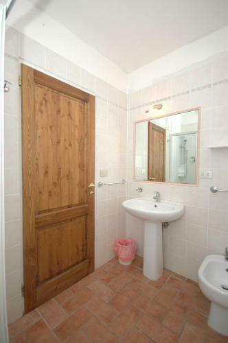 Dicomano Apartment Sleeps 6 Pool