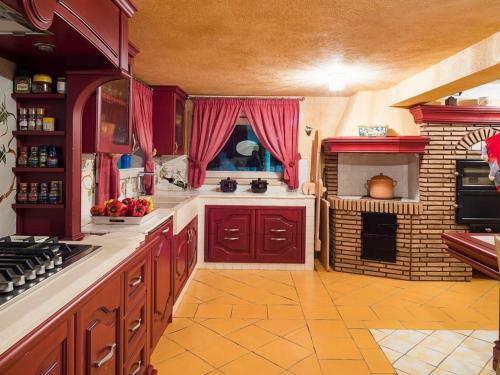 Donnalucata Villa Sleeps 8 Pool Wifi