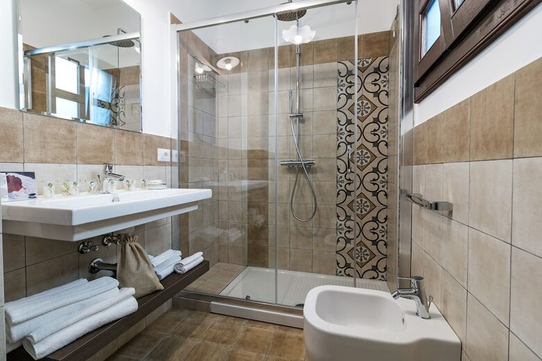 Hotel Ghivine Albergo Diffuso
