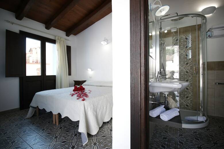 Hotel Ghivine Albergo Diffuso