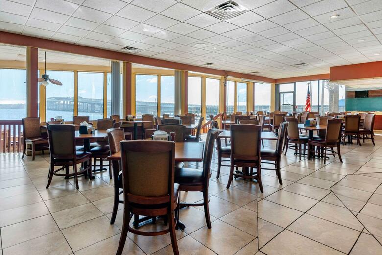 Hotel Quality Inn And Suites Riverfront