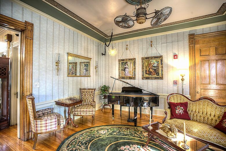 Bed & Breakfast The Wallingford Victorian Inn