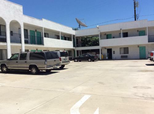 Eunice Plaza Motel