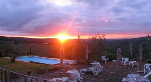 Piazza Al Serchio Villa Sleeps 3 Pool Wifi