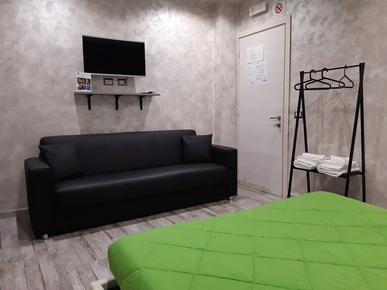 Hostal Apple Rooms Rome Airport