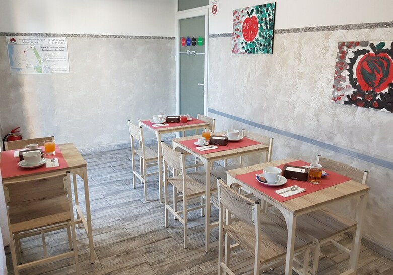 Hostal Apple Rooms Rome Airport