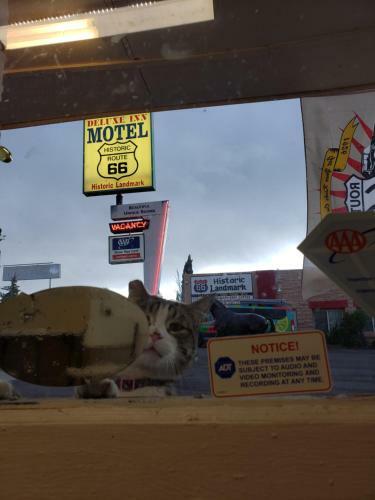 Motel Deluxe Inn