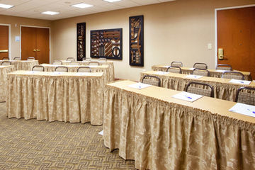 Holiday Inn Express Hotel & Suites Lewisburg