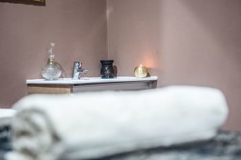 Anastasia Hotel(.)