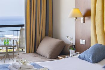 Anastasia Hotel(.)