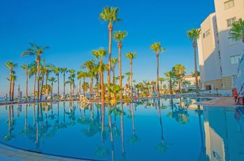 Anastasia Hotel(.)