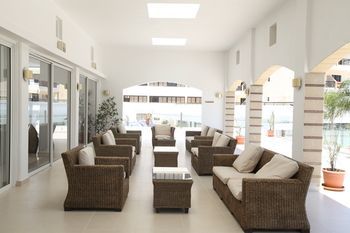 Anastasia Hotel(.)