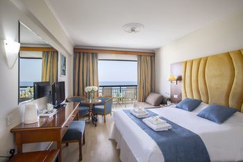 Anastasia Hotel(.)