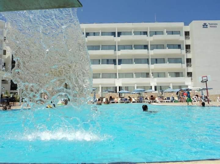 Hotel Odessa(.)