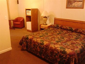 Hotel Blue Coast Inn & Suites