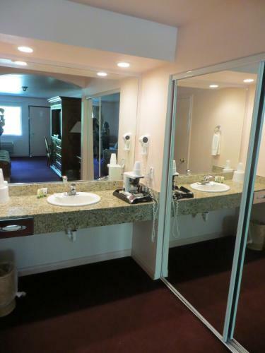 Saddle West Casino Hotel Rv Park