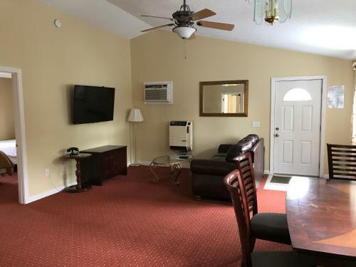 Exit 5 Motel & Cottages