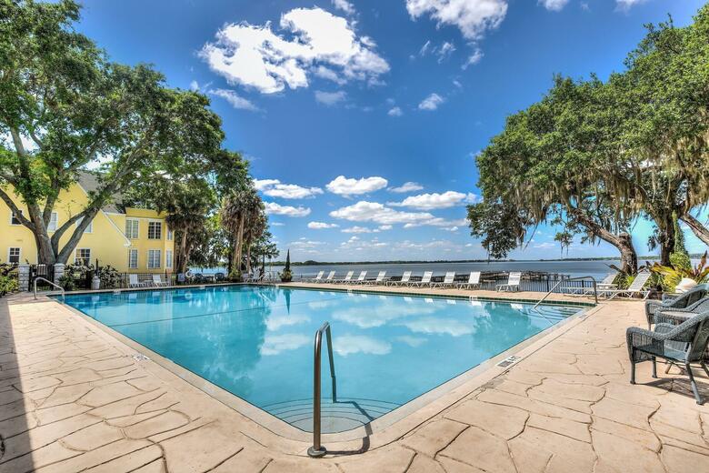 Hotel Lakeside Inn