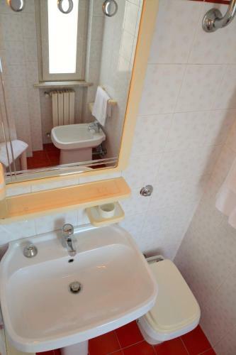 Hotel Antares Garn�