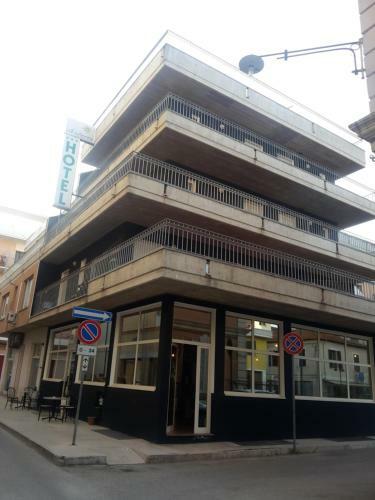 Hotel Antares Garn�