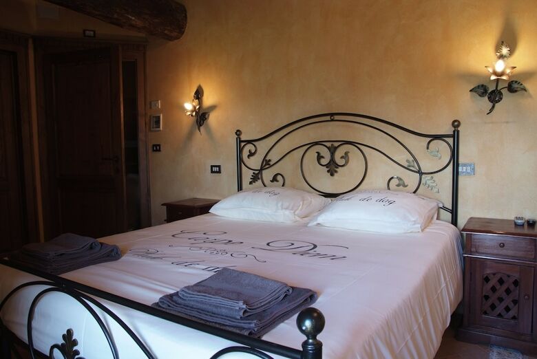 Agroturismo Castello Di Giomici