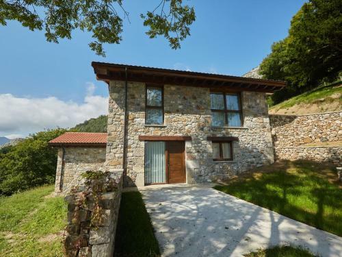 Cozy Mansion In Cangas De Onis With Meadow View