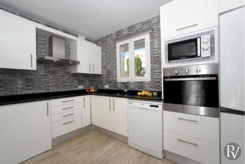 Cala D'or Apartment Sleeps 5 Pool Air Con Wifi