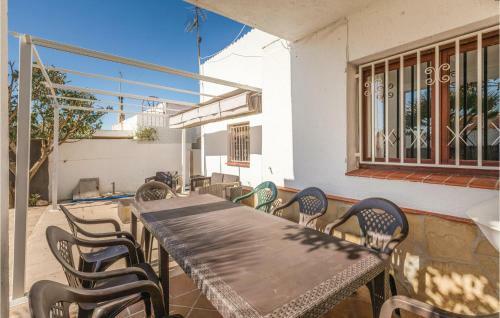 Six-bedroom Holiday Home In Calafat