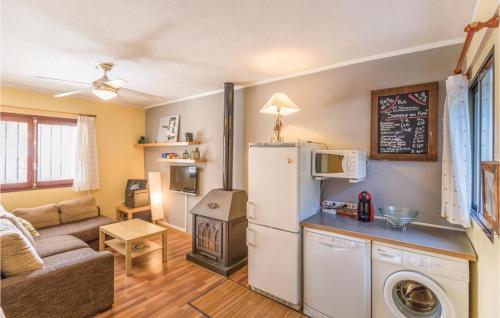 Six-bedroom Holiday Home In Calafat