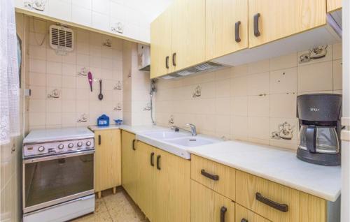 Six-bedroom Holiday Home In Calafat