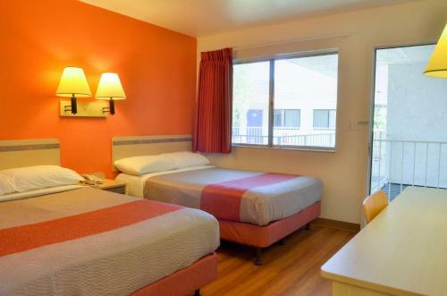 Motel 6 Gustine