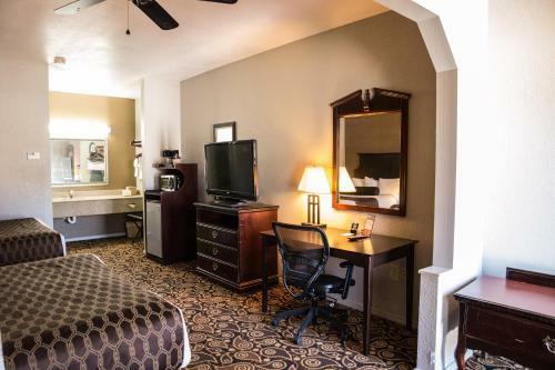 Motel Mockingbird Inn & Suites