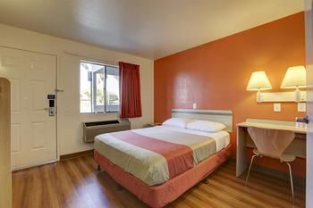 Motel 6 Los Angeles - Bellflower