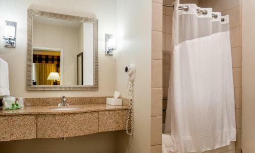Holiday Inn Conference Center Marshfield, An Ihg Hotel