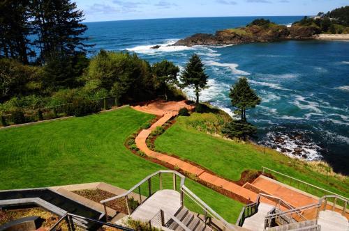 Hotel Whale Cove Inn