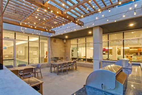 Hotel Home2 Suites By Hilton Montreal Dorval