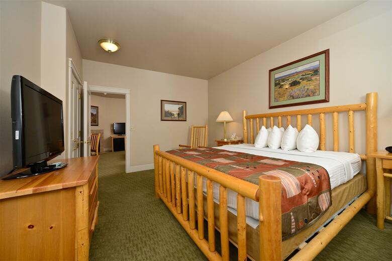 Best Western Plus Plaza Hotel