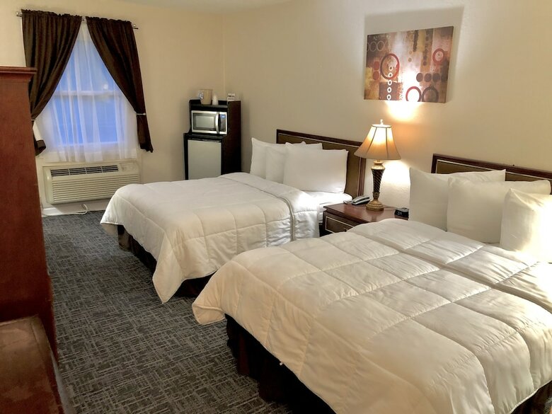 Hotel Bicentennial Inn