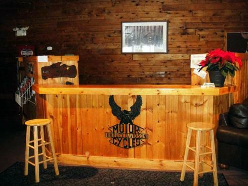 Hotel Hiawatha Lodge Inn