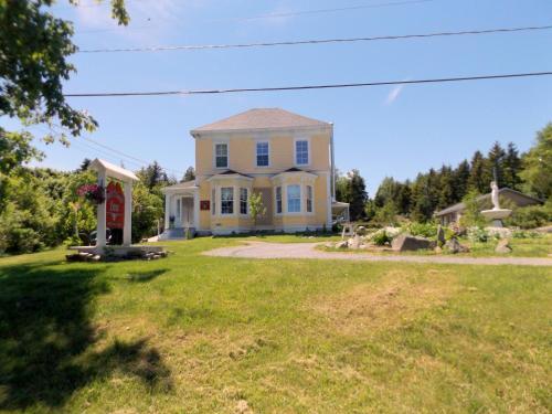 Posada Deer Island Inn