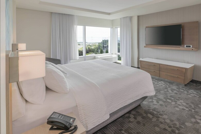 Hotel Courtyard By Marriott Burlington