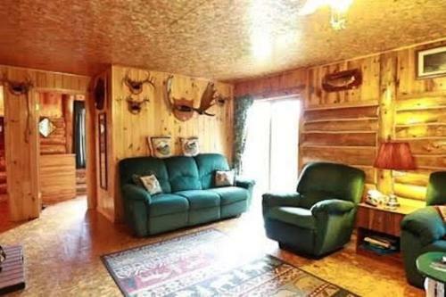 Lodge Muskoka Log Cabin With Trails
