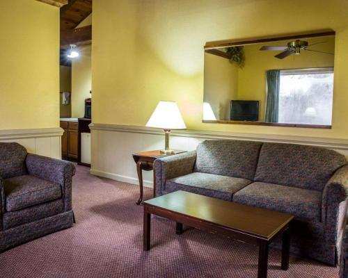 Hotel Rodeway Inn & Suites Plymouth