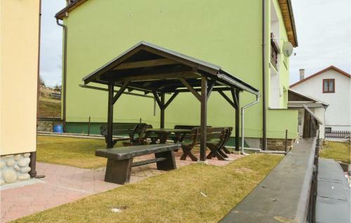 Four-bedroom Apartment In Nova Lesna